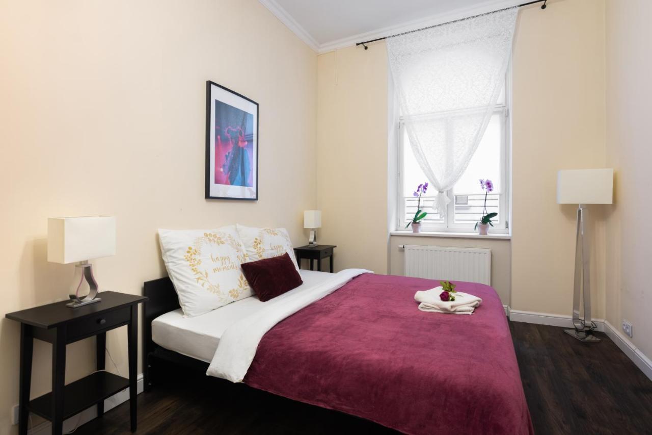 Uroczy Apartament Loretanska Lägenhet Krasków Exteriör bild