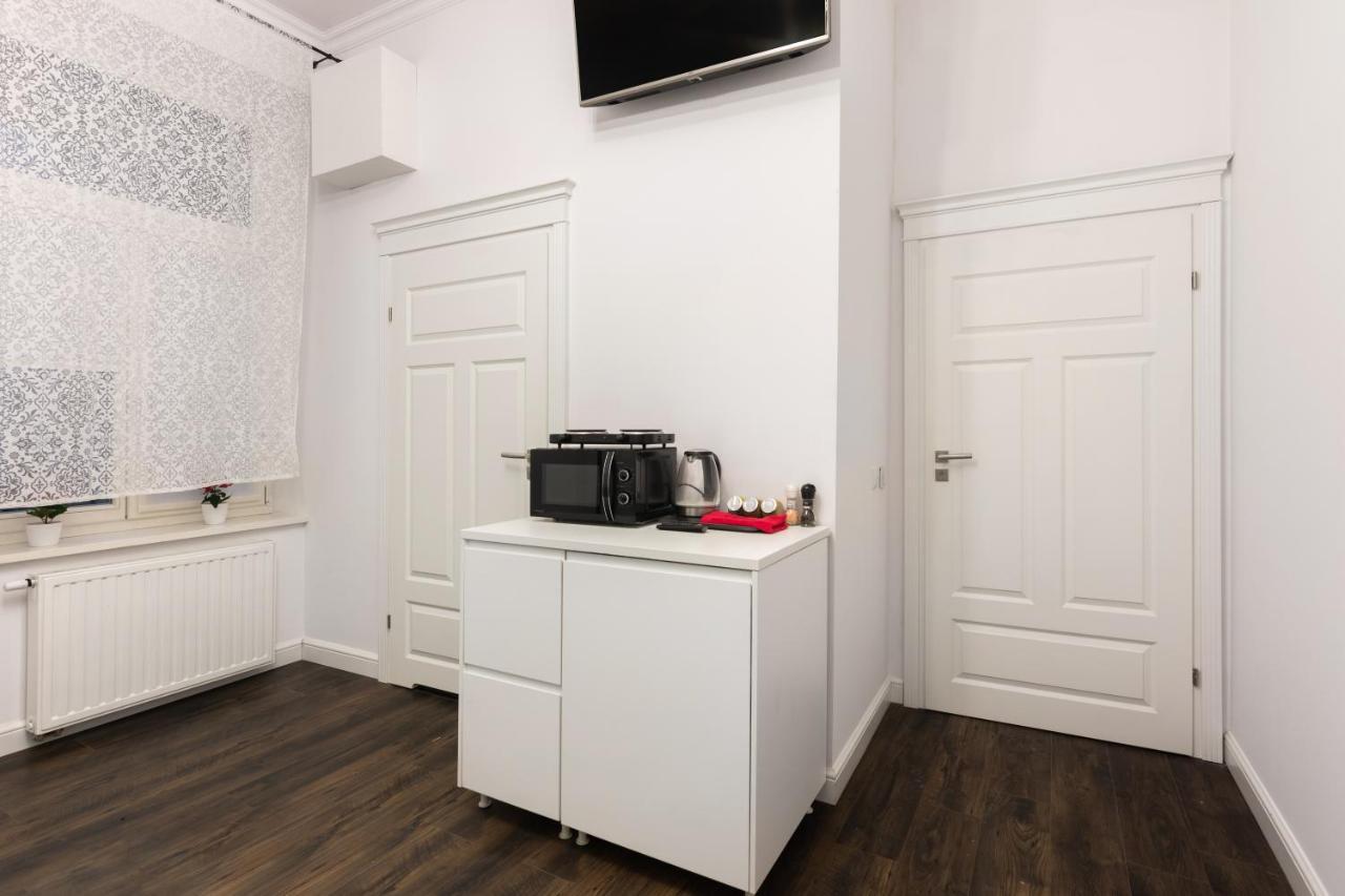 Uroczy Apartament Loretanska Lägenhet Krasków Exteriör bild