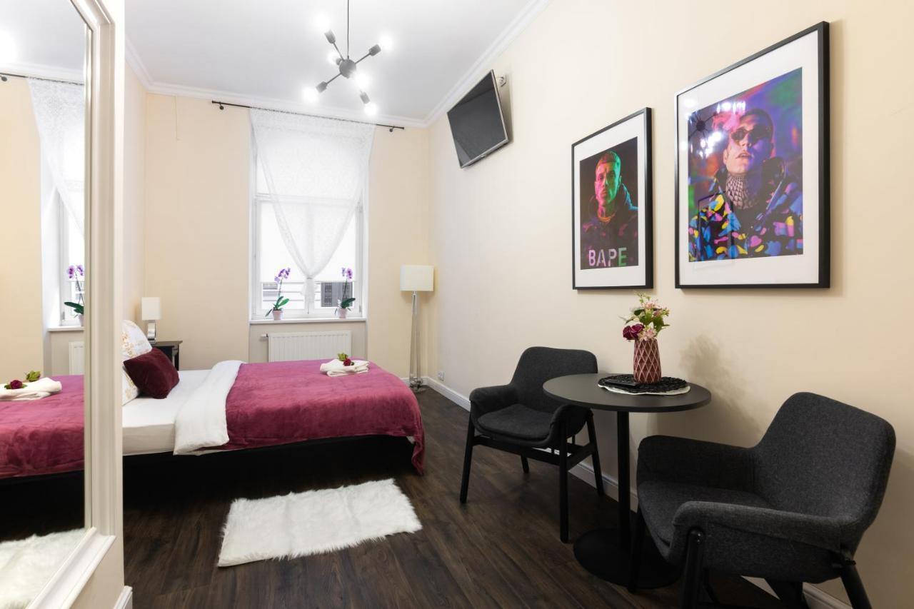 Uroczy Apartament Loretanska Lägenhet Krasków Exteriör bild